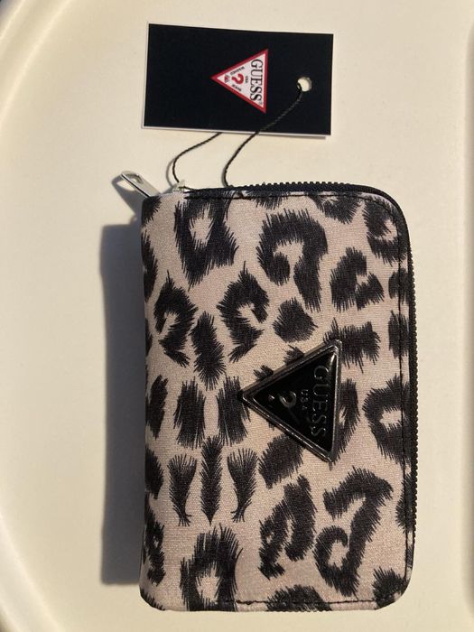 Дамски портфейл Guess