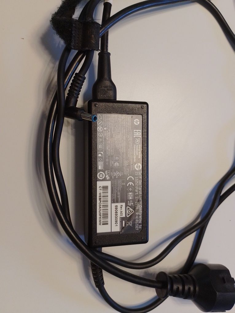 Оригинално зарядно адаптер за HP pavilion