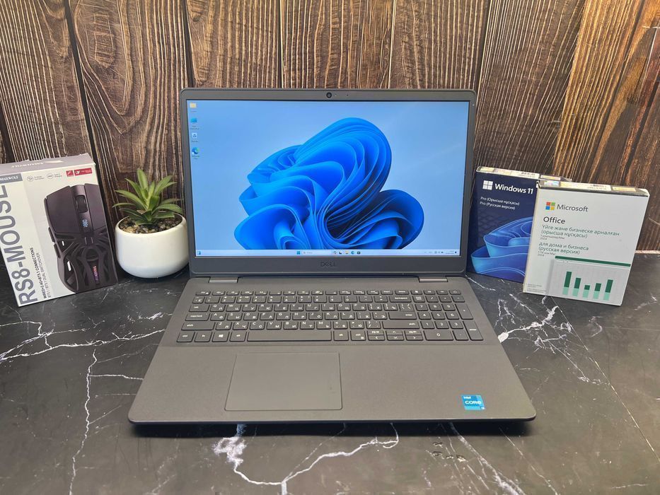 Ноутбук для работы Dell Vostro 3520 / Core i3-1115G4 / 8GB / 256GB SSD