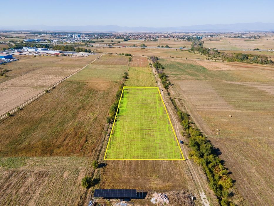 Изгодна земя с бърз достъп до Карловско шосе, преди Детелината, посок
