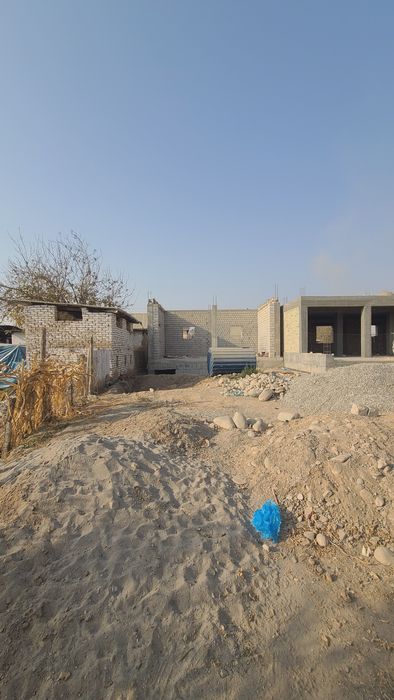 Yer sotiladi. Sroshny faqat naqtga