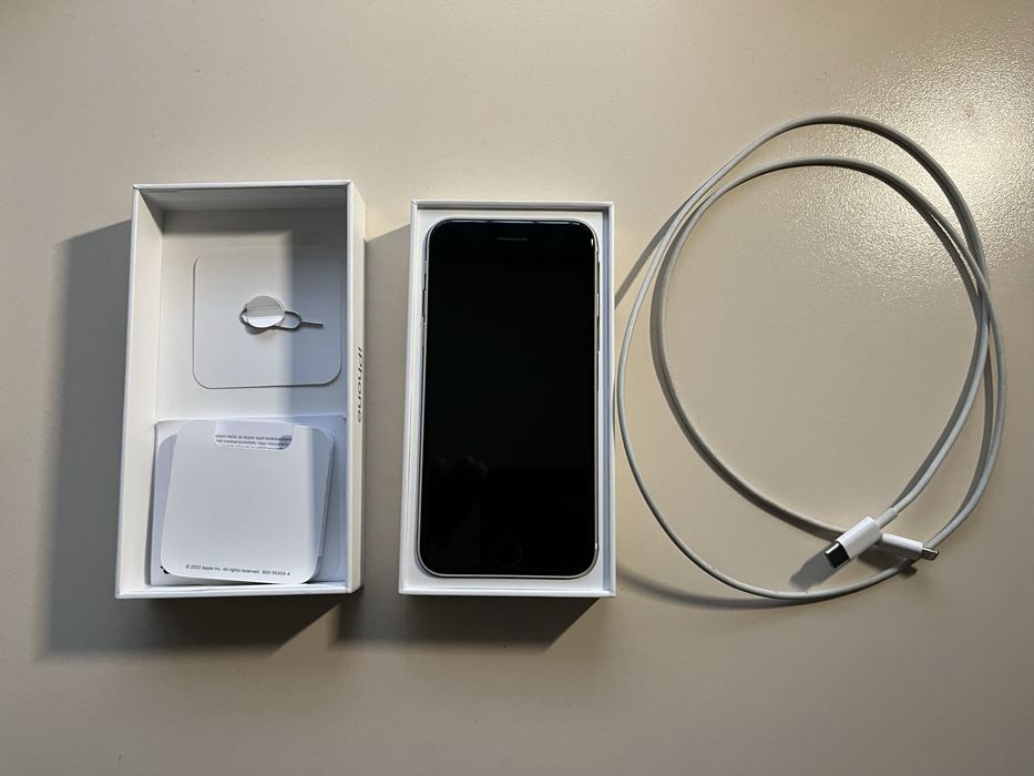 iPhone SE 2022 – 64GB, отлично състояние