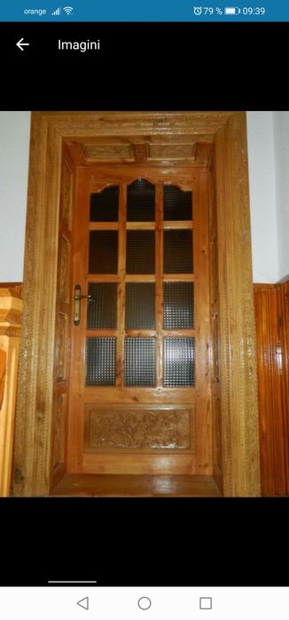 Uși din lemn masiv