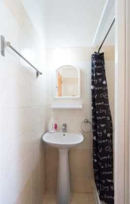 Дава се под наем Едностаен апартамент в Пловдив, Кършияка - 45 кв.м за 158.1 € - Снимка #2