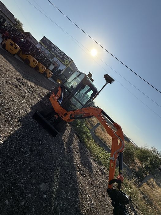 Mini Excavator 2 Tone JCB CAT KUBOTA