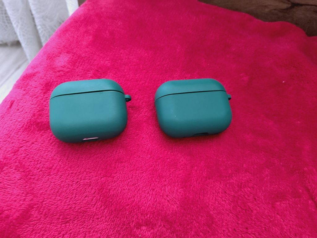 AirPods 2 (3rd generation) AirPods 3 (3rd generation)