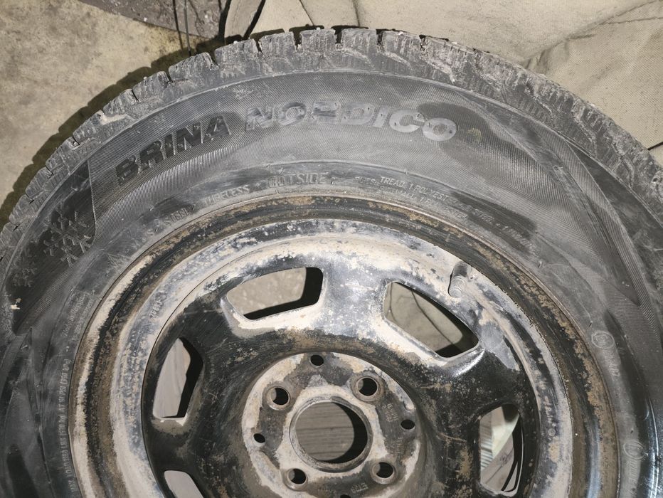 Продам резину зима на дисках на пассат