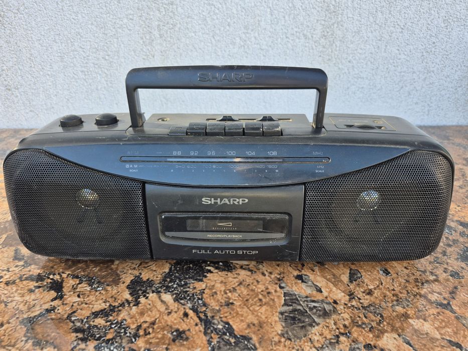 Vând Radio casetofon marca Sharp model QT-270H (BK)- functional