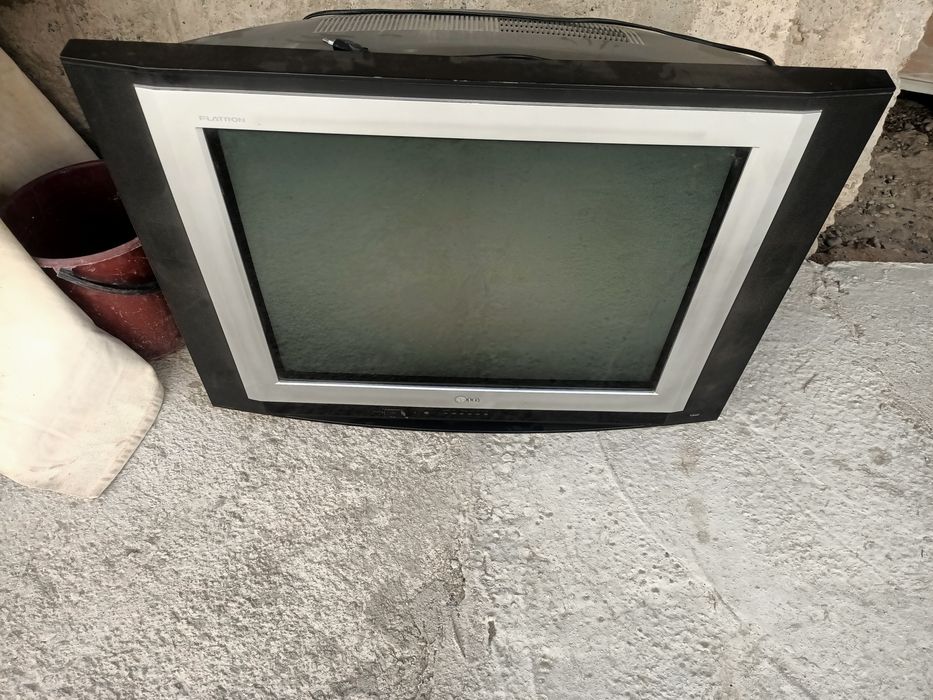 Продам телевизор LG.