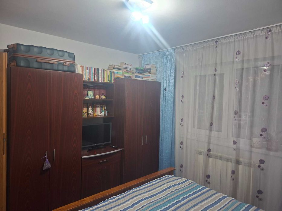 Apartament 3 camere decomadate, zona de jos