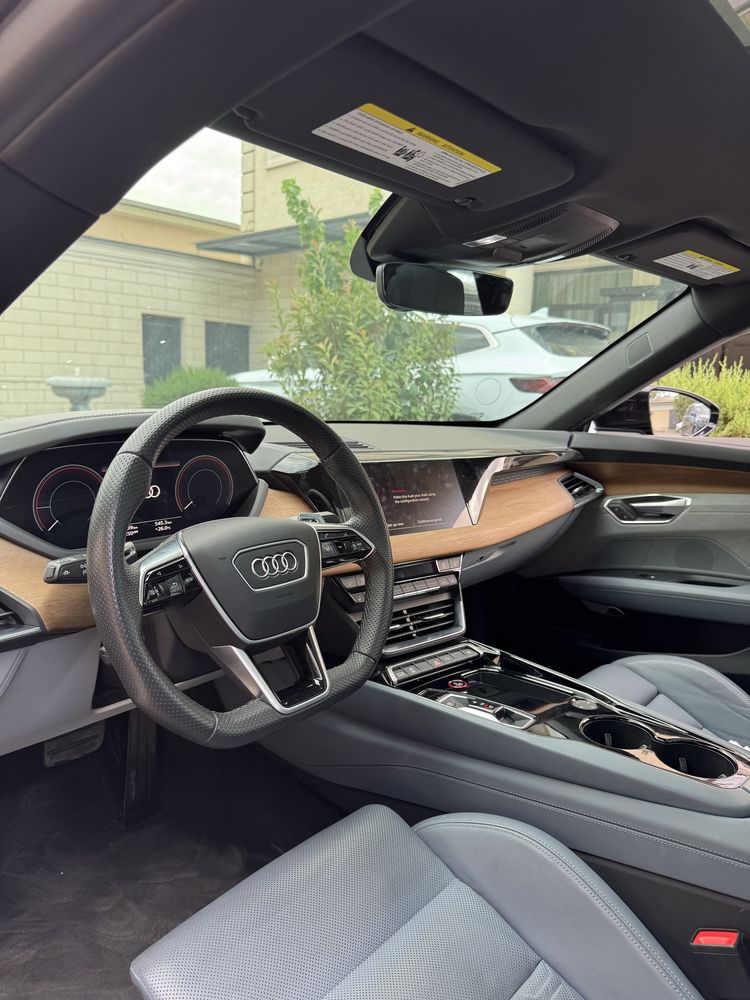 Audi e-tron GT 2023 yil 12.000 km