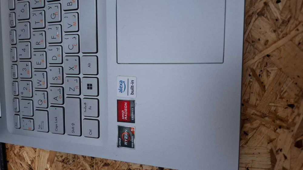ASUS Vivobook Ryzen5  AMD Radeon