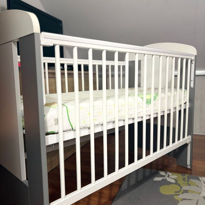 Vand patut bebe cu saltea