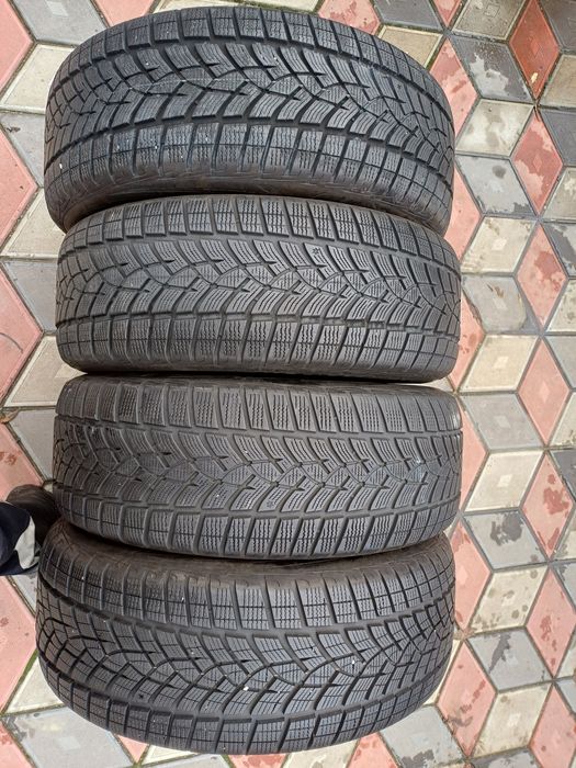 Vând 4 anvelope de iarna 235 55 r19 GOODYEAR foarte bune