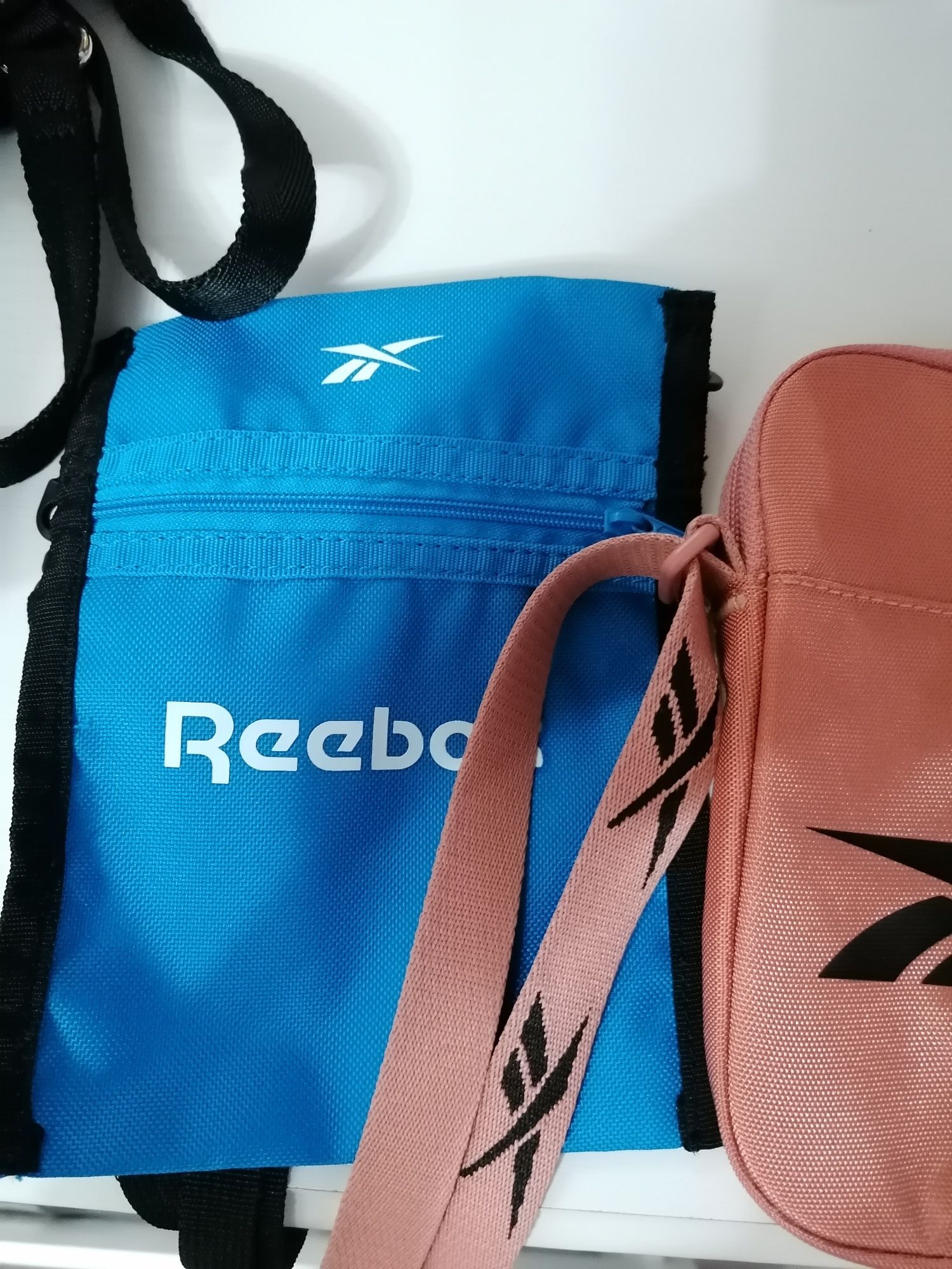 Продам сумочки через плечо Reebok