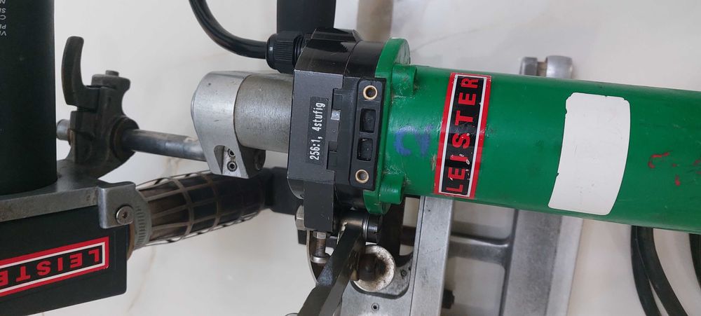 Robot de sudură suflanta Leister
