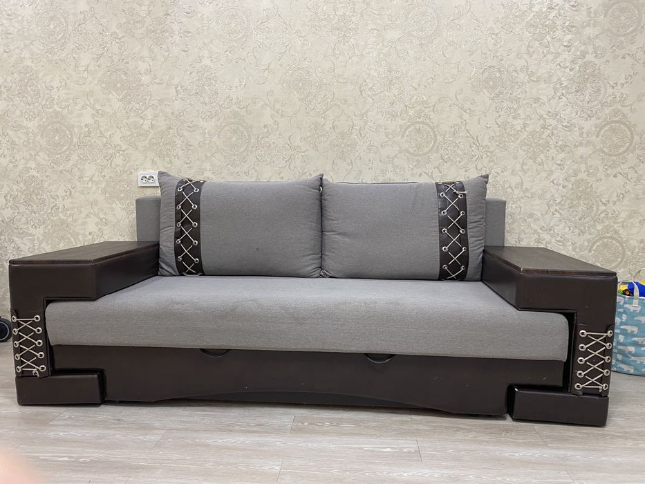 Раскладной диван.