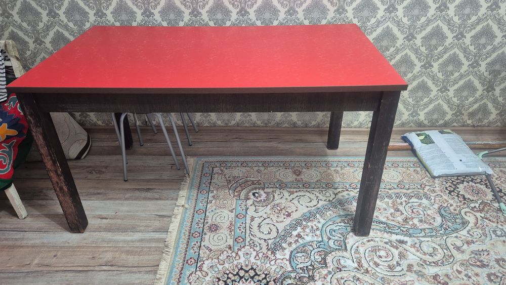 Стол кухонный в отличном состоянии