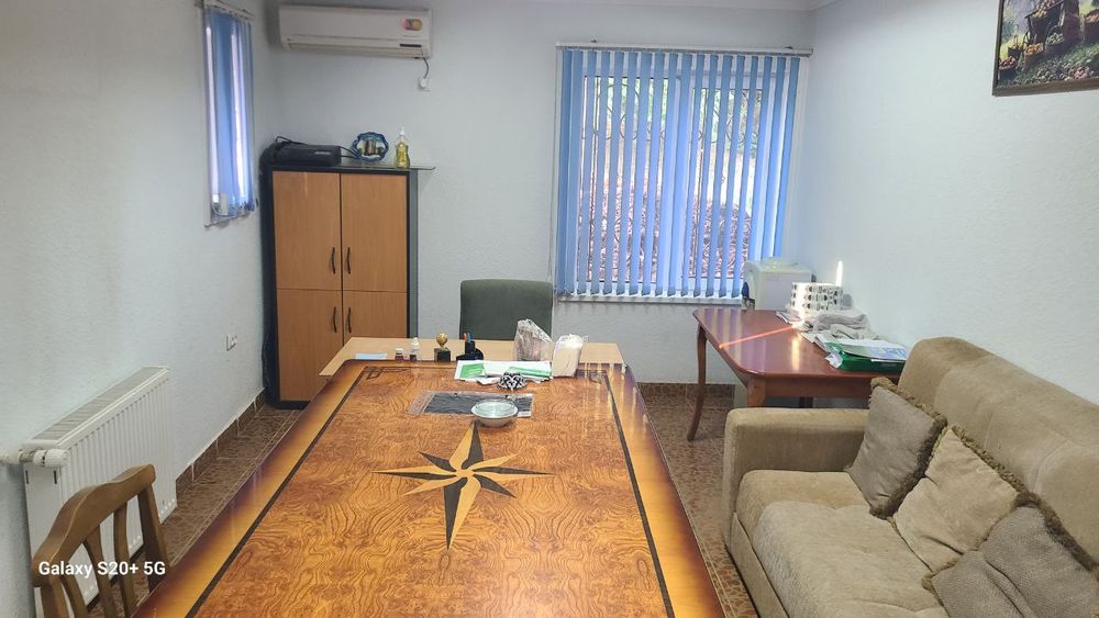 Продается комплекс холодильных помещений и офис. 40 соток.