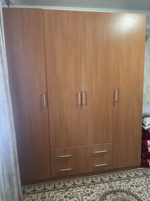 Продам шкаф спальный