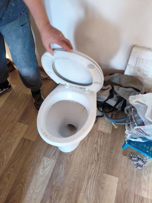 Продам унитаз в хорошем состоянии