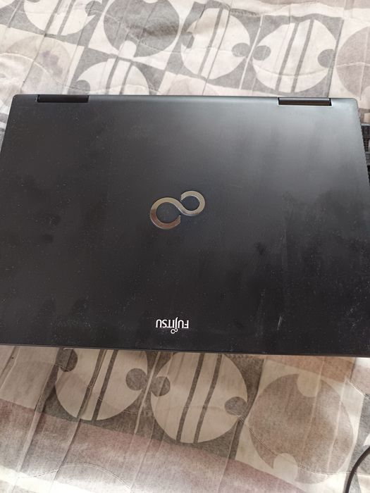 Продавам лаптоп FUJITSU