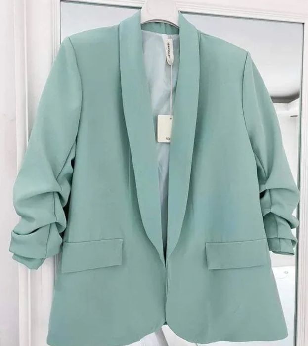 Дамски нови сака