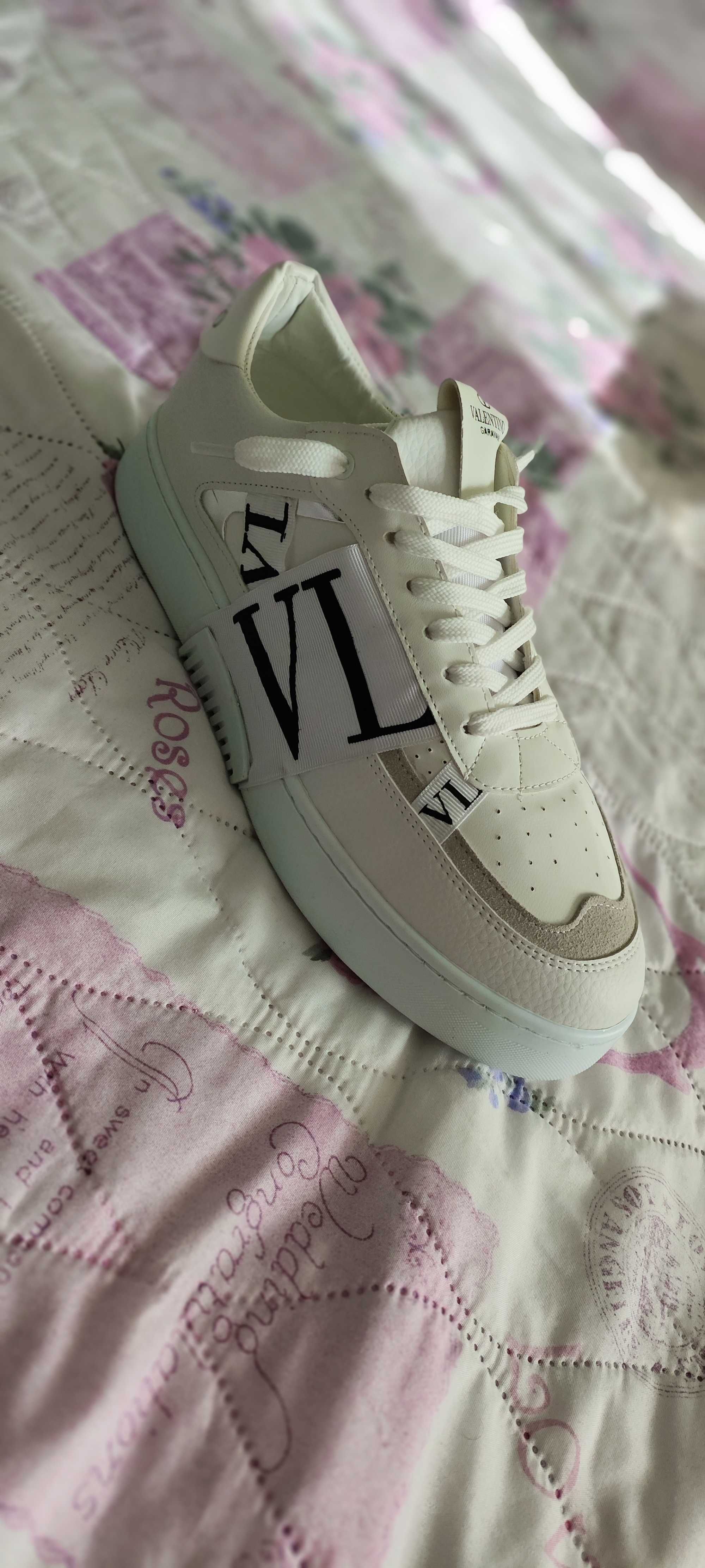 НОВИ Кецове / маратонки VALENTINO 65лв