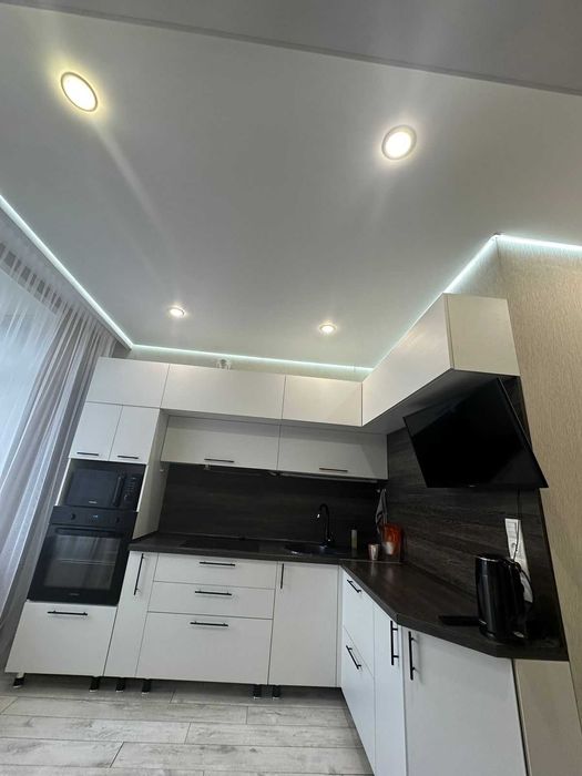 Продам 3х комнатную сталинку на Независимости 15