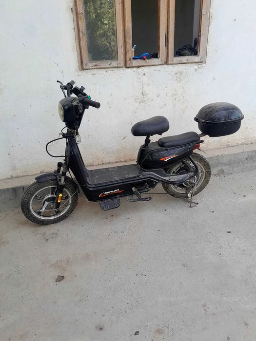 Skuter sotiladi arzonga srochniga