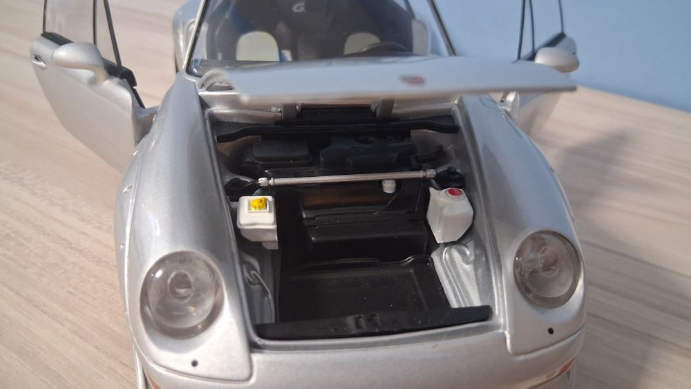 Porsche 911 GT 1:18 UT model