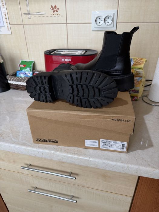 Ghete piele naturala Napapijri