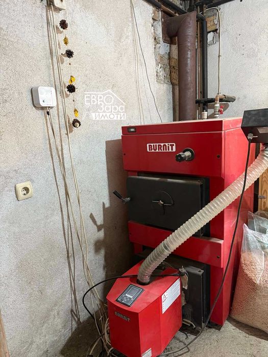 Масивна, обзаведена къща, с панорамна гледка в с.Змейово