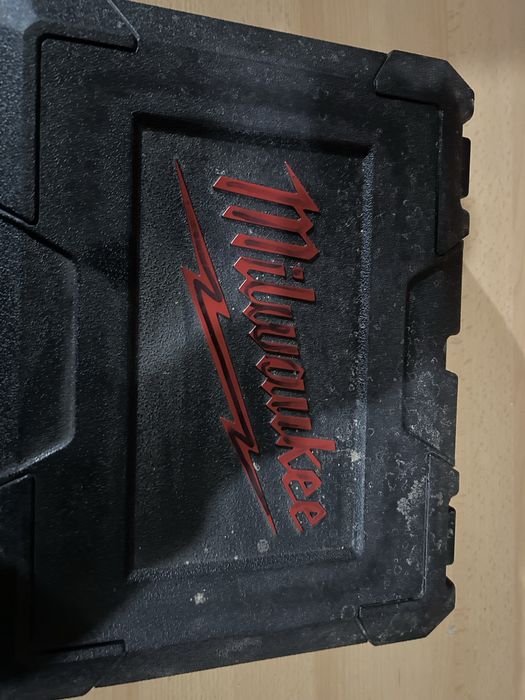 Vand urgent Milwaukee m12 BDD-402C vand pentru minim 525 lei