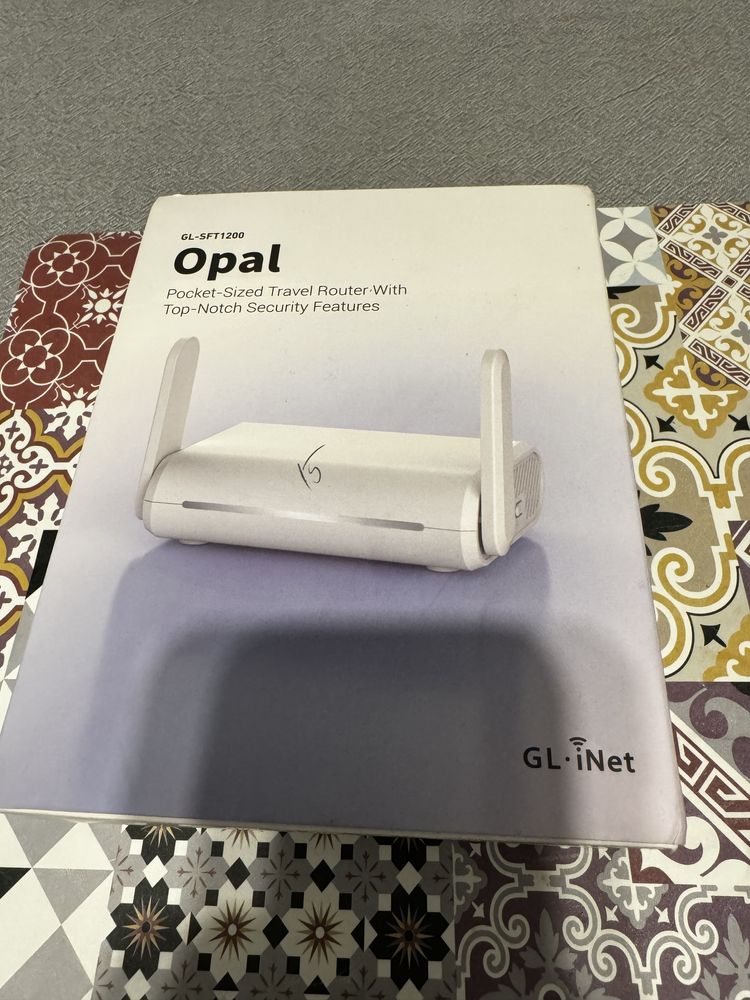 Opal  GL-SFT1200 router witeless (pocket sized)