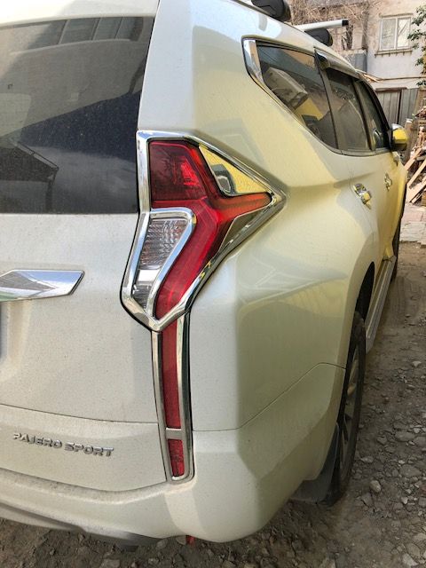 хромированные накладки на задние фонари Mitsubishi Pajero Sport