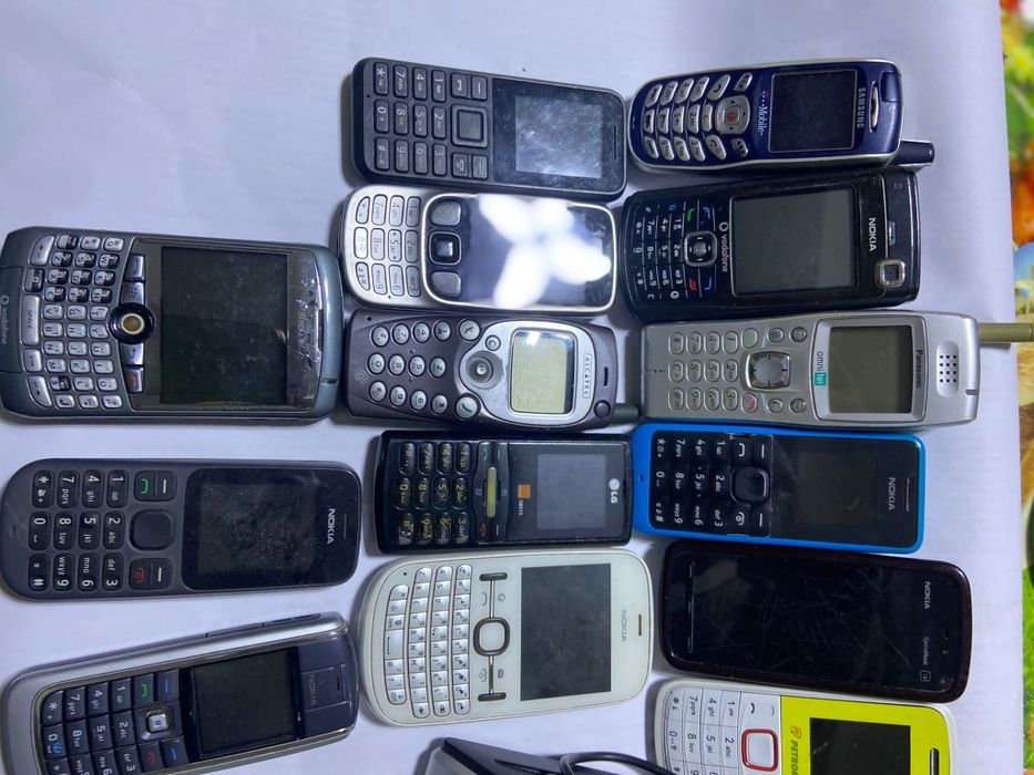 Vînd telefoane mobile vechi funcționale la suma de 120lei bucata