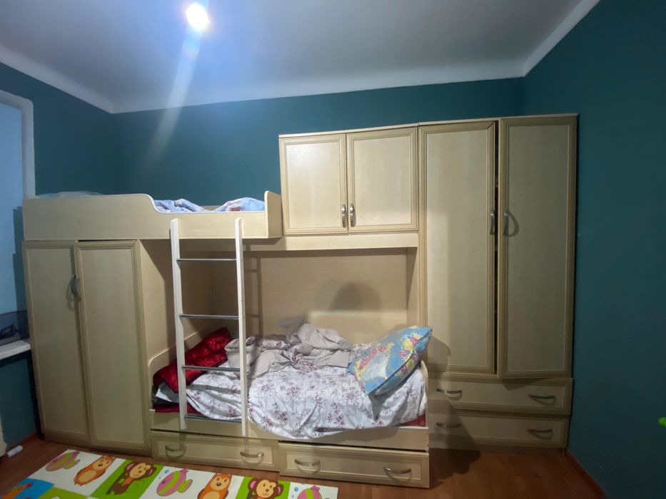 Детский двух ярусный кровать с шкафо