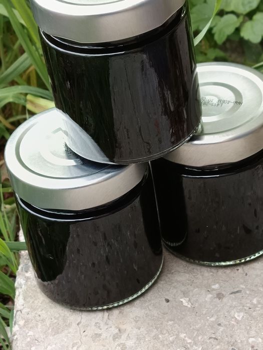 Сладко от зелени орехчета - белени и небелени