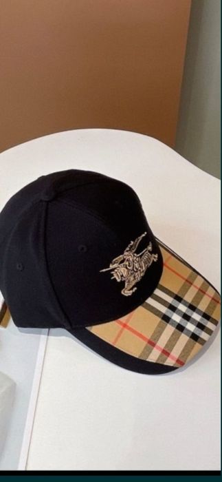 Șapcă Burberry model 2026,  8 modele
