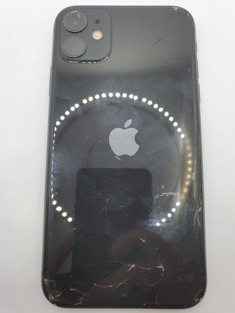 Iphone 11 64 81% bat ecran fisurat•Amanet Lazar Crangasi•43154