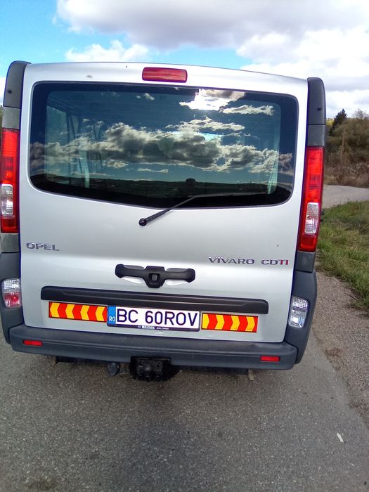 Vând opel vivaro