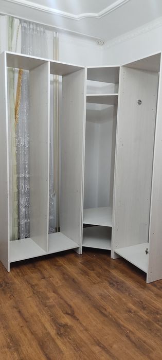 Шкаф угловой хорошем состоянии