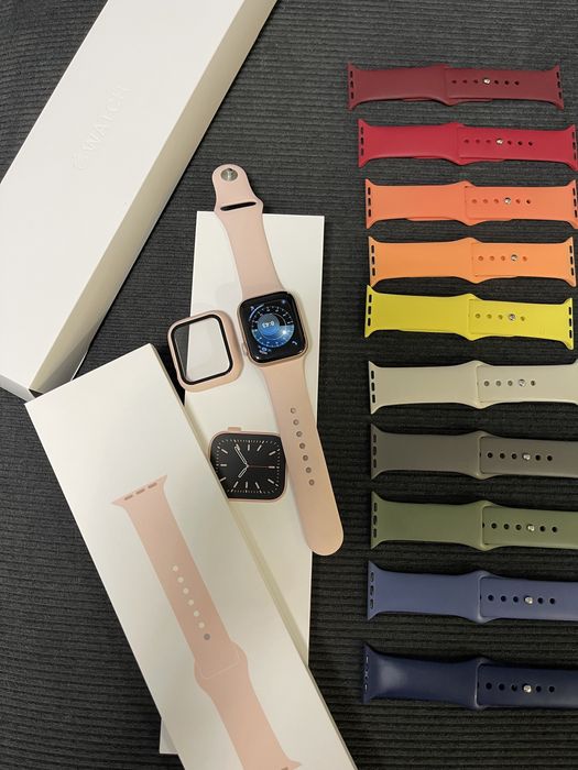 Apple Watch 6 Rose Gold с много подаръци!