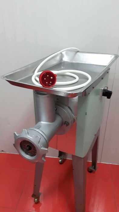 Професионална месомелачка