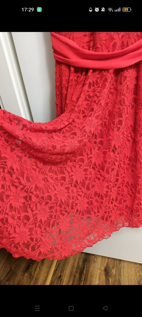 Rochie roșie din dantela