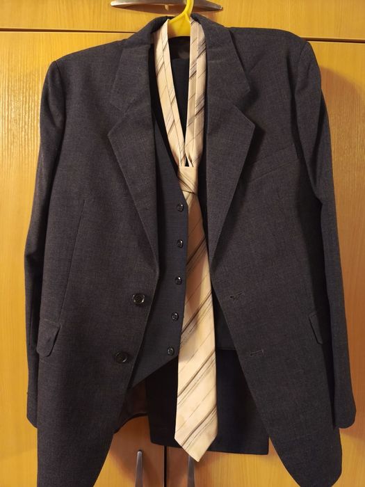 Мужской костюм тройка 50-52