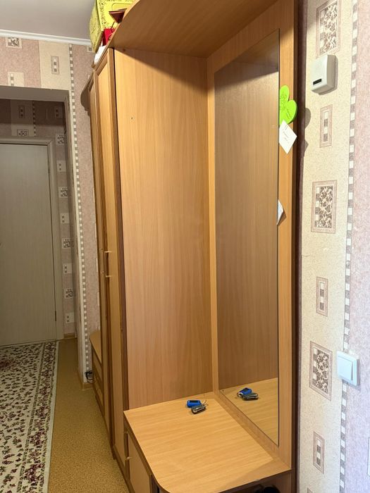 Продам прихожую шкаф