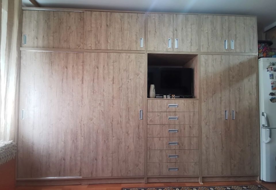 Vand mobila facuta la comanda