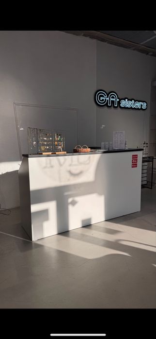 Продам ресепшн 2 метра ! (2.16 на 1.53) В отличном состоянии. Левый б.